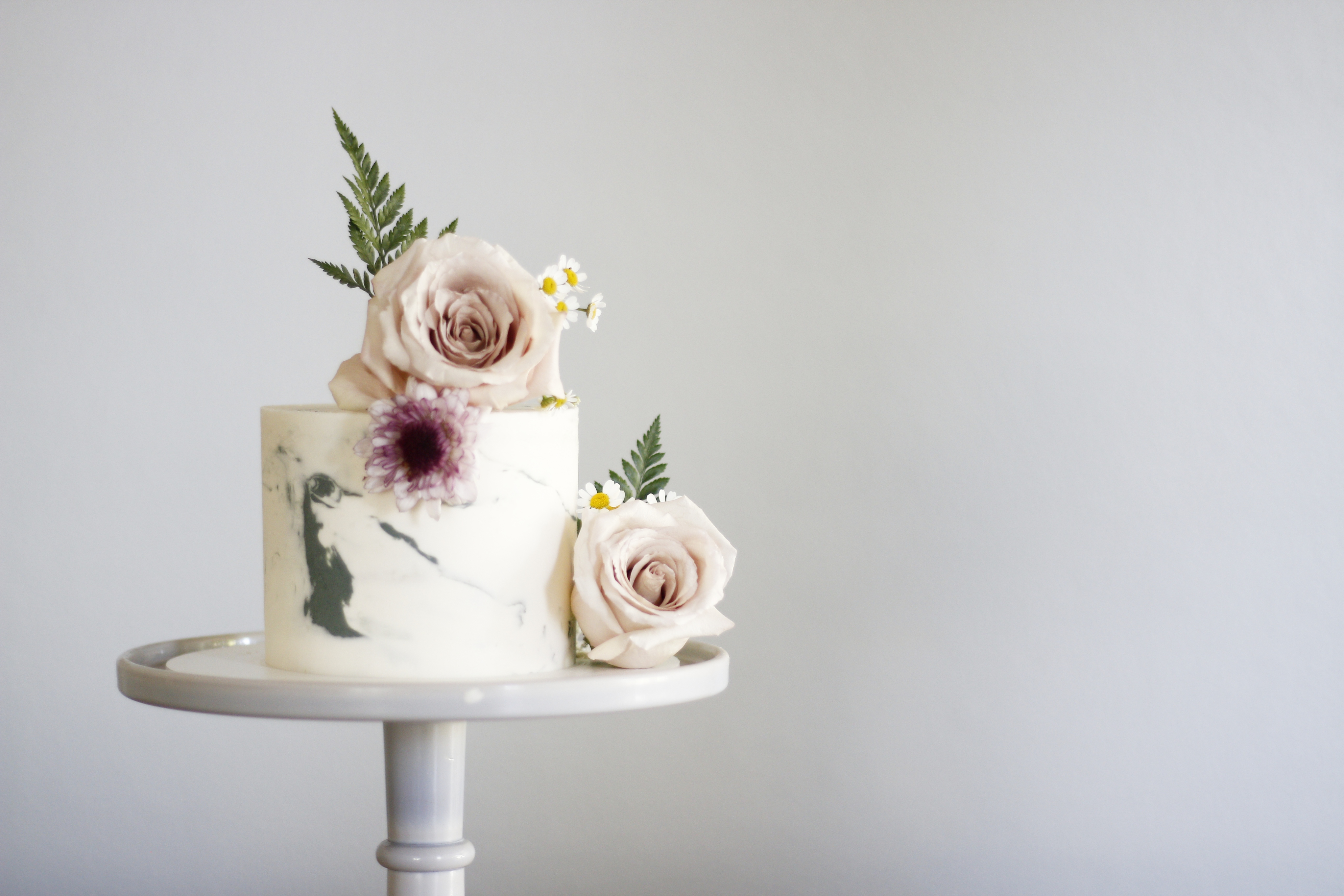 Fresh flower deals cake