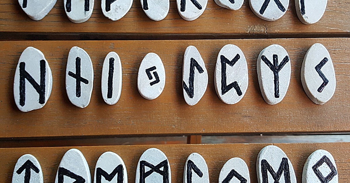 Runes : ces inspirantes pierres gravées d’origine nordique
